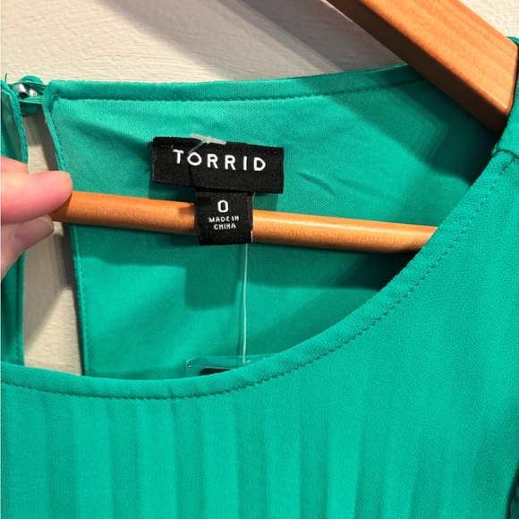 Torrid Vibrant Green Long Sleeve Dress Easter spring pleated midi size 12 - Picture 15 of 16